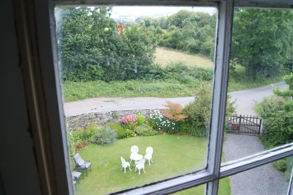 Top Floor At Cantref House Brecon Exterior photo