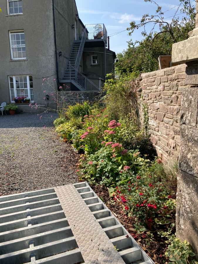 Top Floor At Cantref House Brecon Exterior photo