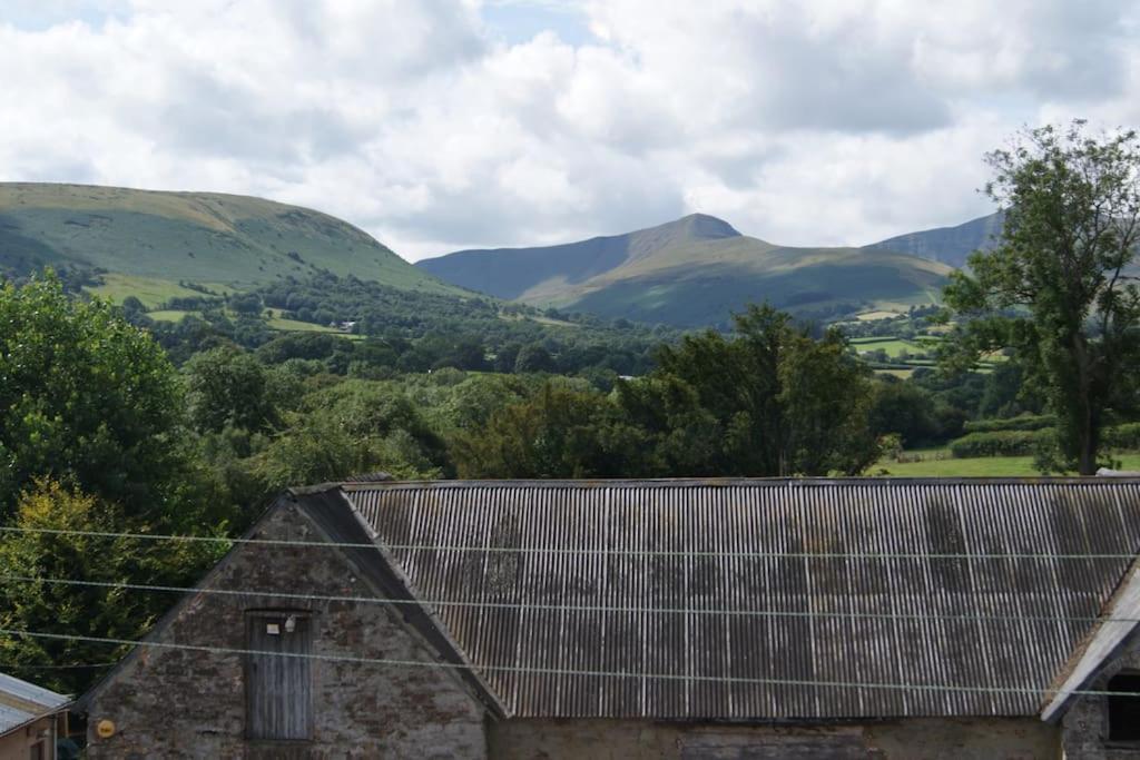 Top Floor At Cantref House Brecon Exterior photo